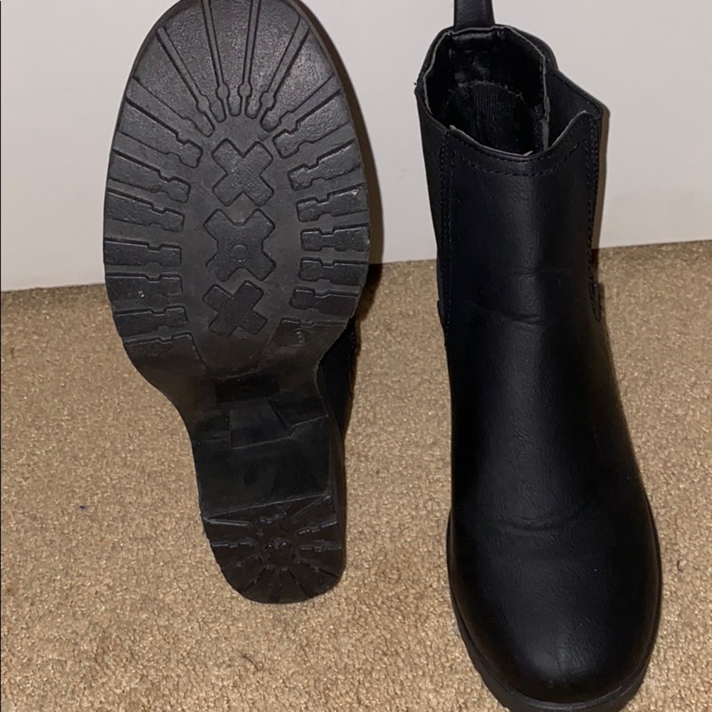 Black Wide Width Chunky Cleated Heel Chelsea Boots